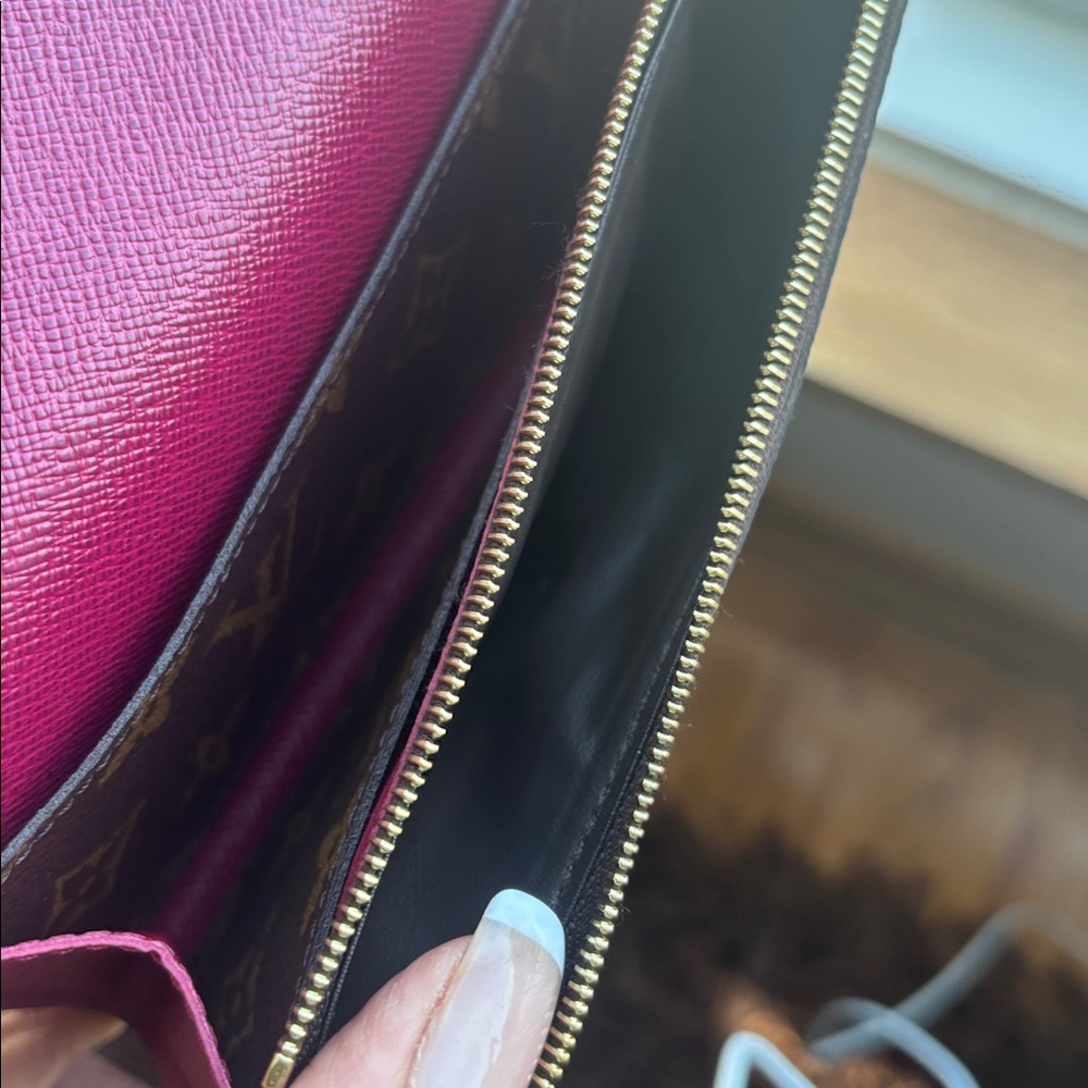 Like New Louis Vuitton Emilie Long Wallet - Picture 4 of 4